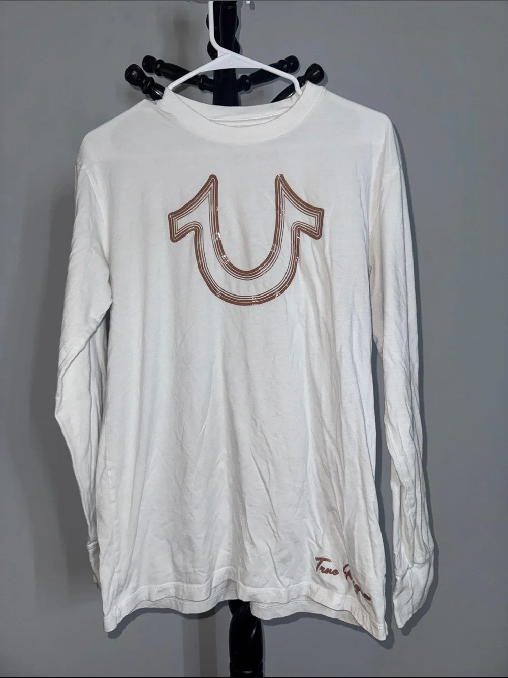 True Religion White Long-Sleeve Tee with Brown Logo 32.T